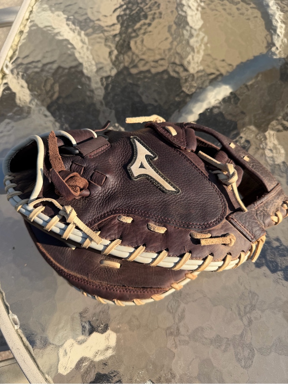 Mizuno Dark Brown Leather Catcher’s Mitt with Cream Lacing